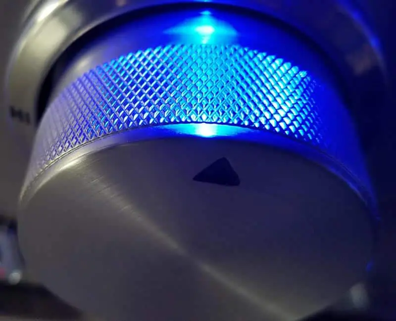 Illuminated XO grill controls