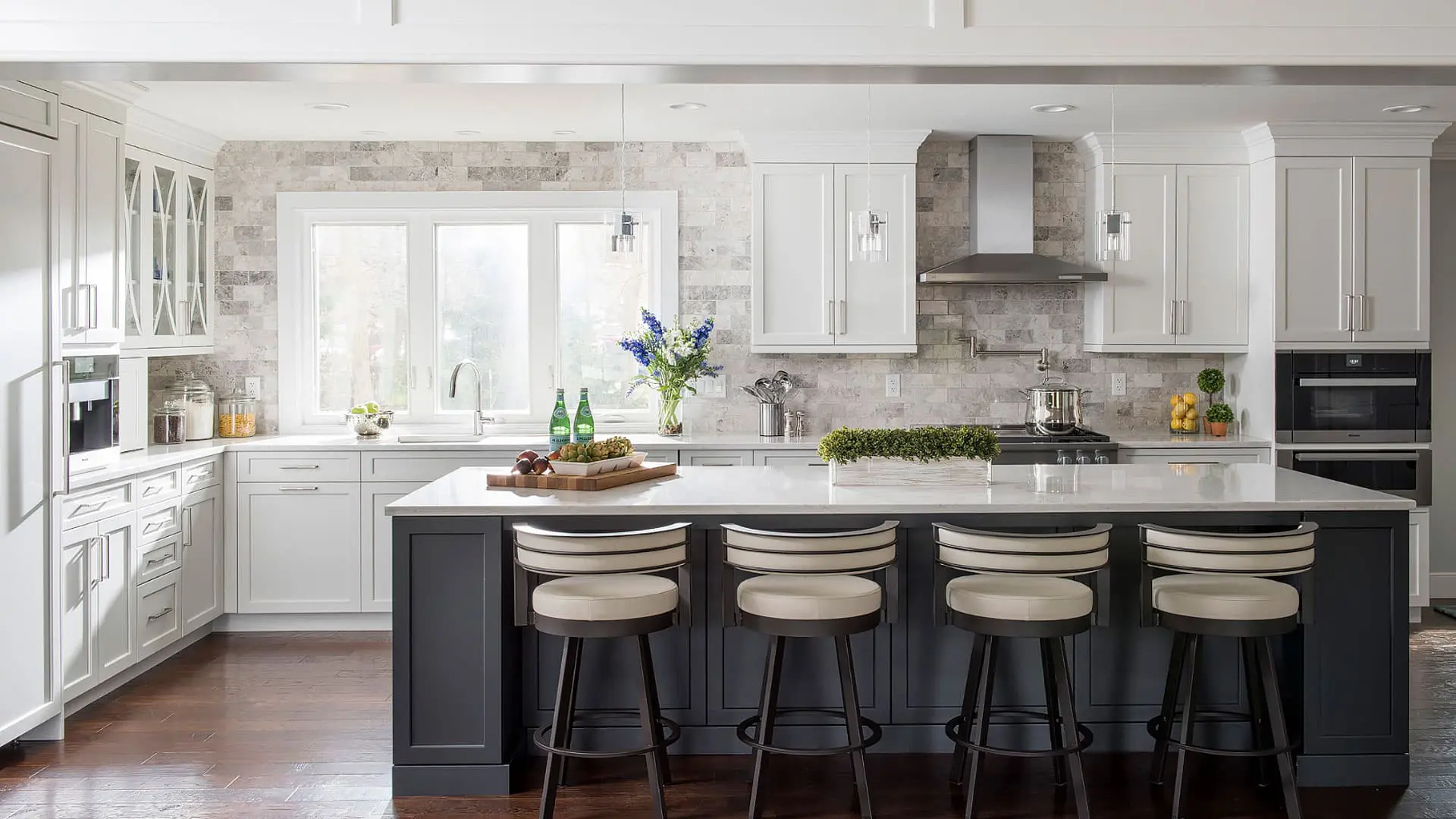 XO ventilation in a bright kitchen with a large island