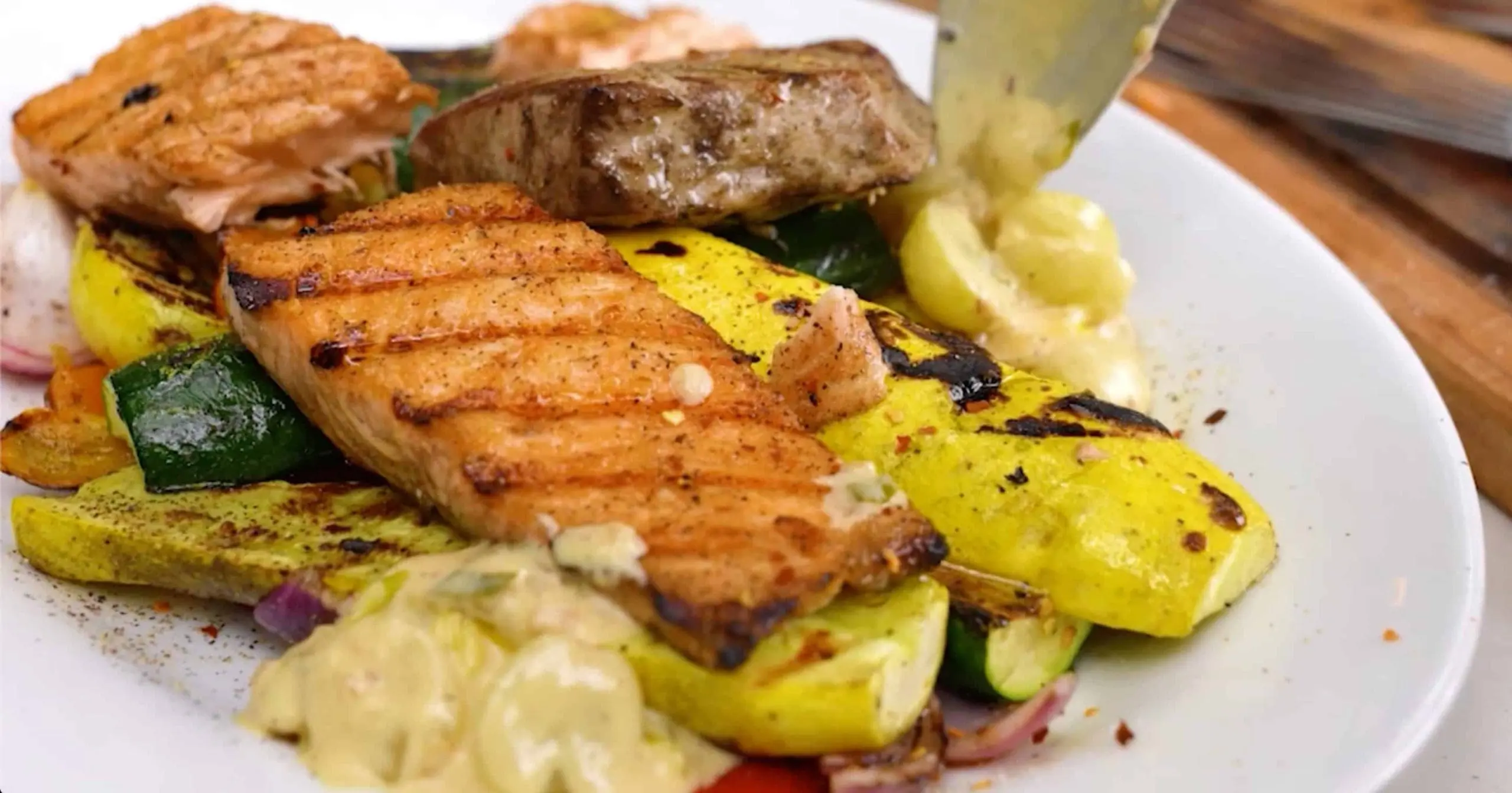 GRILLED SALMON & VEGETABLES
