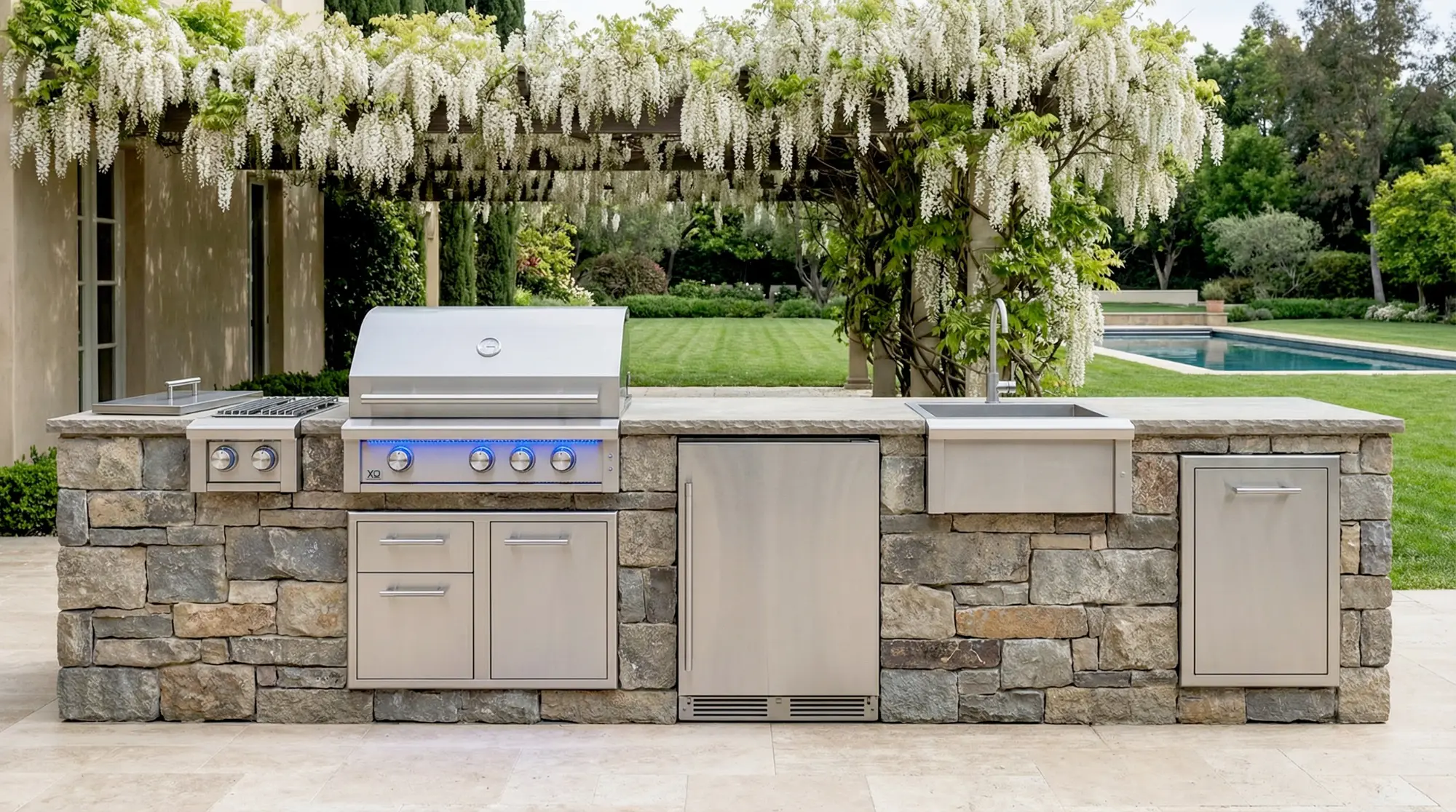XO Performance XLT grill in a garden kitchen